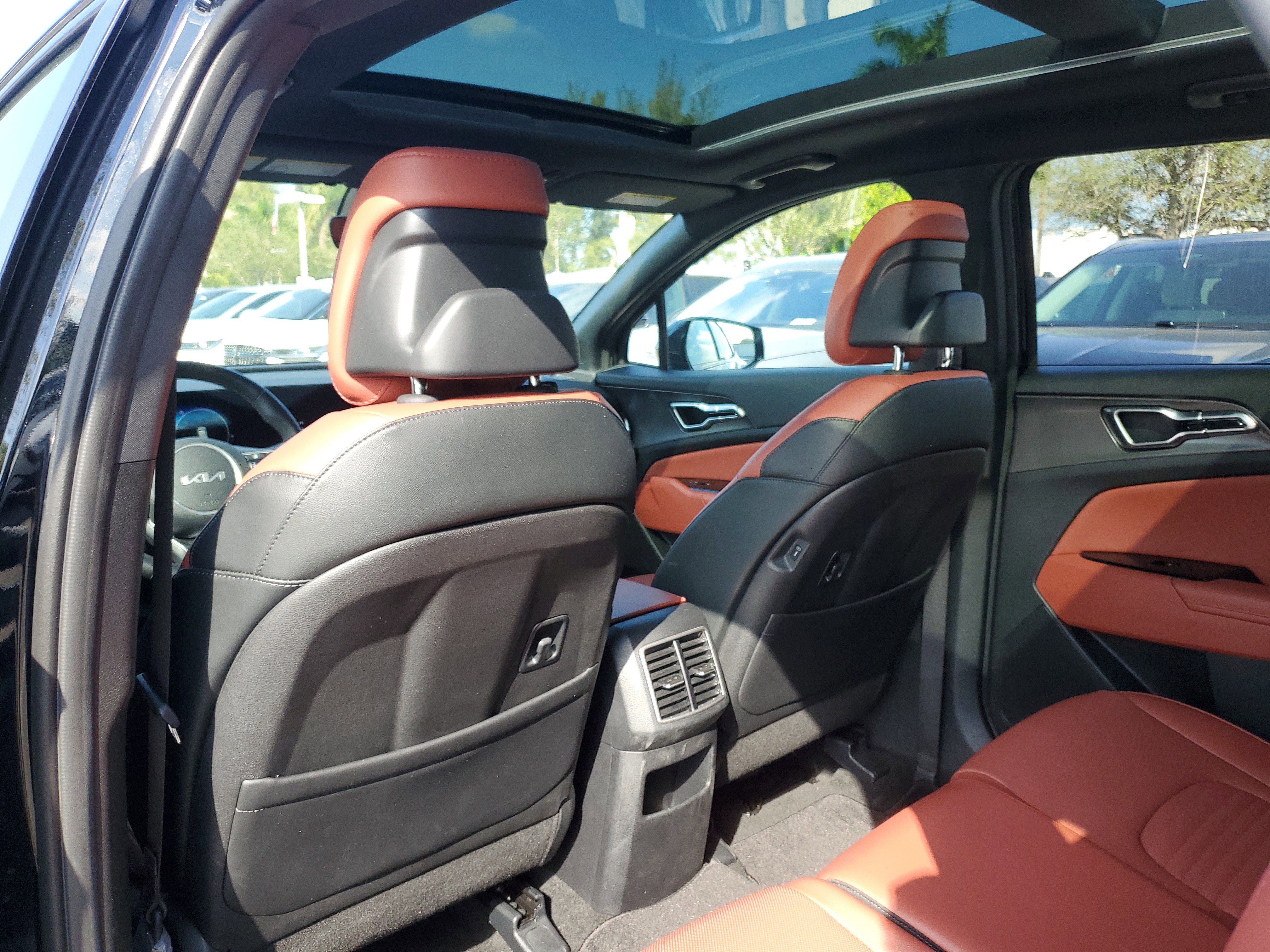 Used 2024 Kia Sportage SX image 11