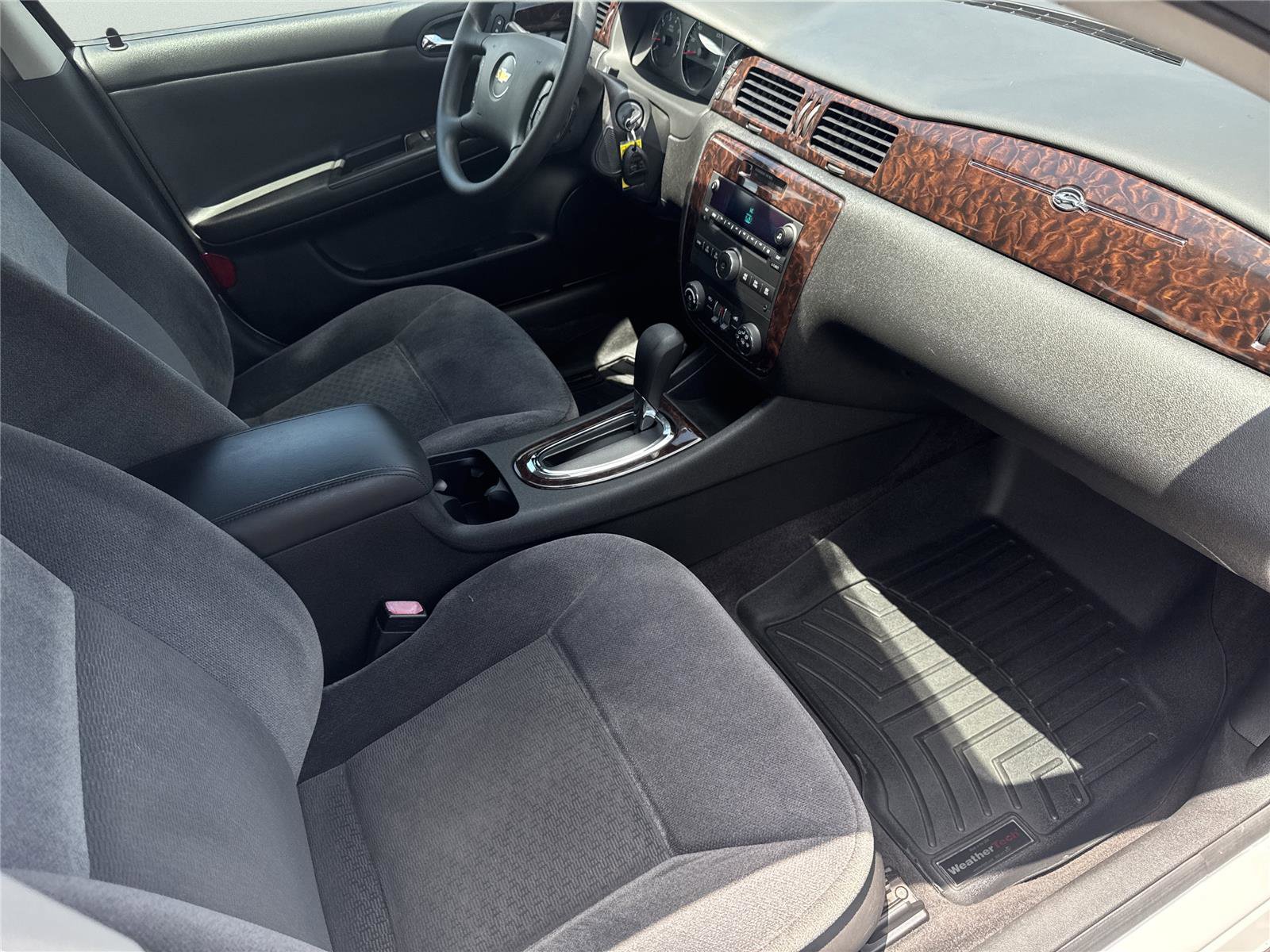 Used 2015 Chevrolet Impala LT w/ LT Sunroof Package FWD image 31