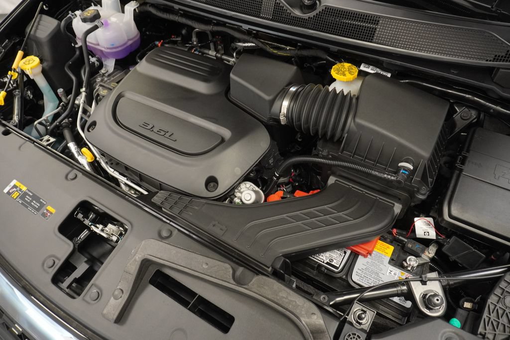New 2027 Chrysler Pacifica Limited AWD/4WD image 38