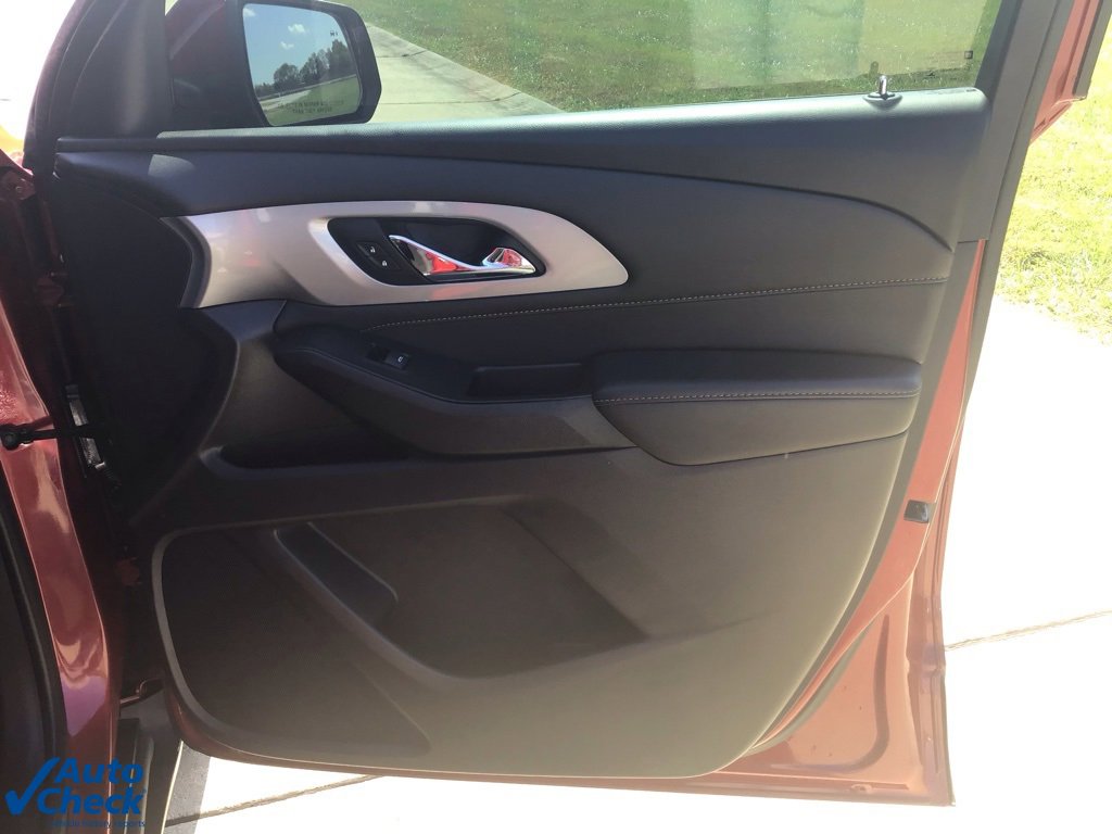 Used 2021 Chevrolet Traverse LT image 26