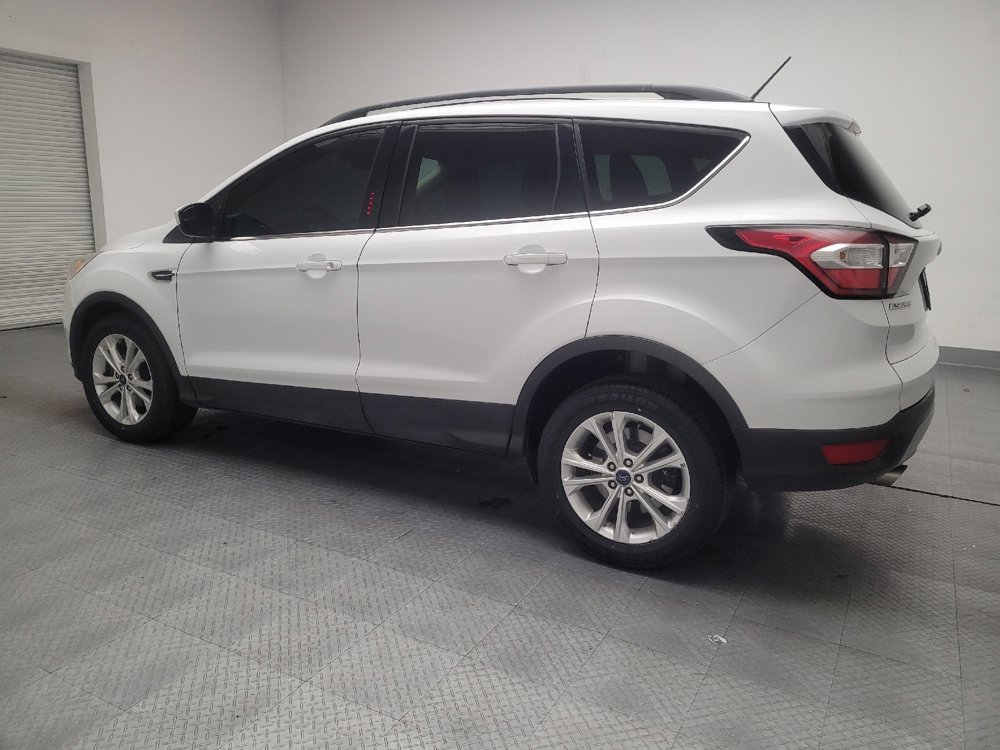 Used 2018 Ford Escape SE image 3