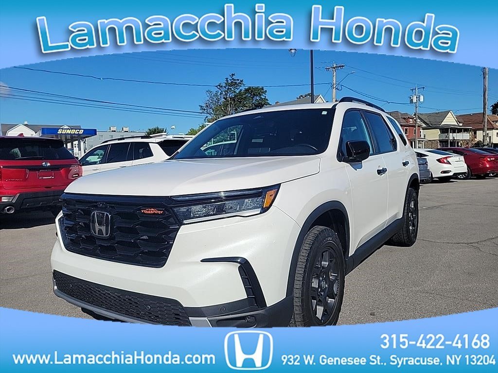 Used 2024 Honda Pilot TrailSport image 1