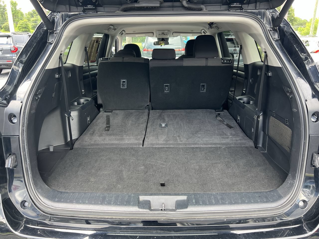 Used 2024 Toyota Highlander LE FWD image 34