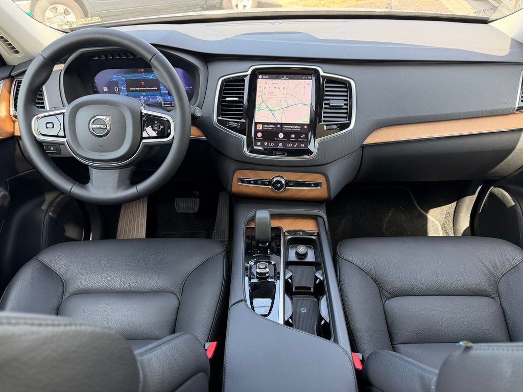 Certified 2025 Volvo XC90 T8 Plus AWD/4WD image 2
