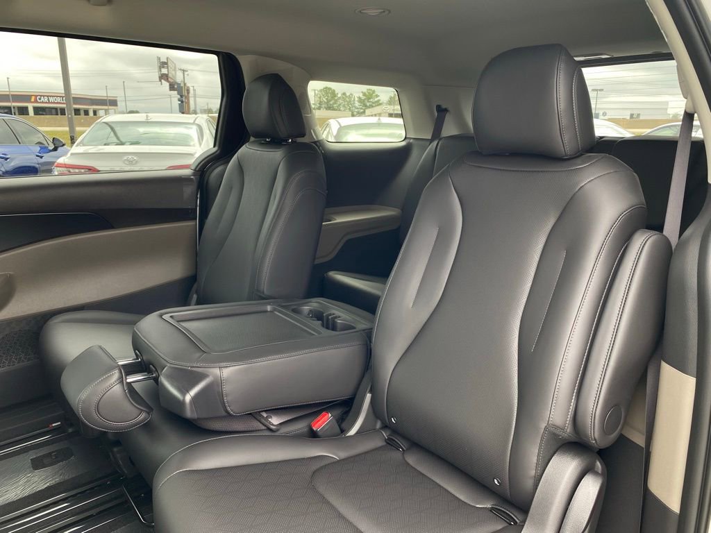 New 2026 Kia Carnival FWD image 24
