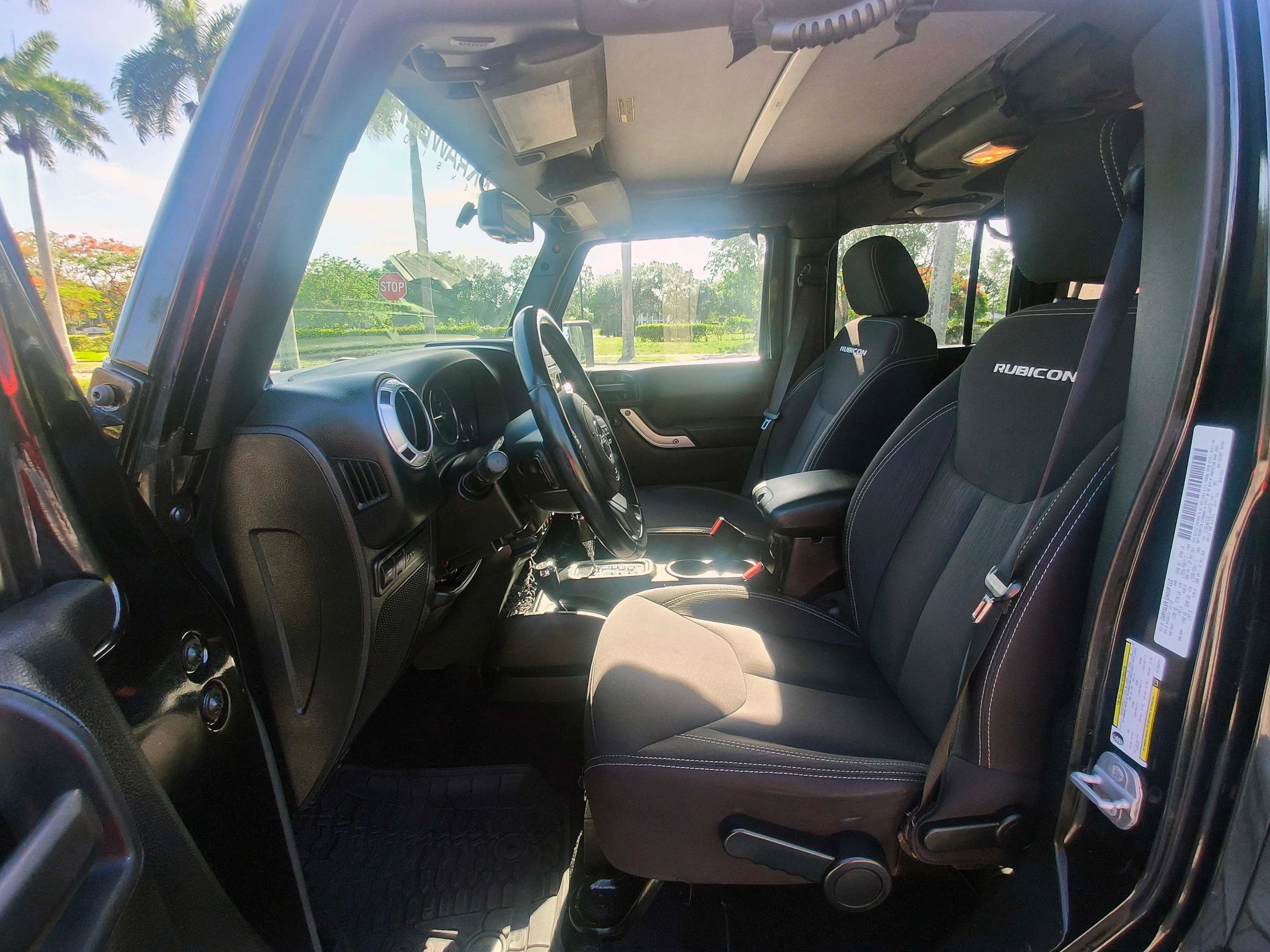 Used 2014 Jeep Wrangler Unlimited Rubicon w/ Connectivity Group AWD/4WD image 5