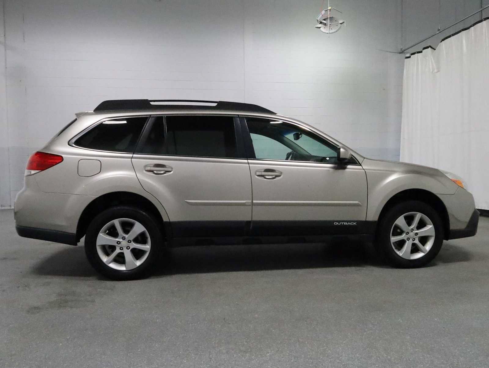 Used 2014 Subaru Outback 2.5i Premium AWD/4WD image 10