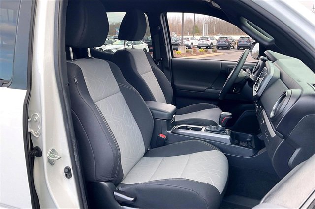 Used 2022 Toyota Tacoma TRD Off-Road image 7