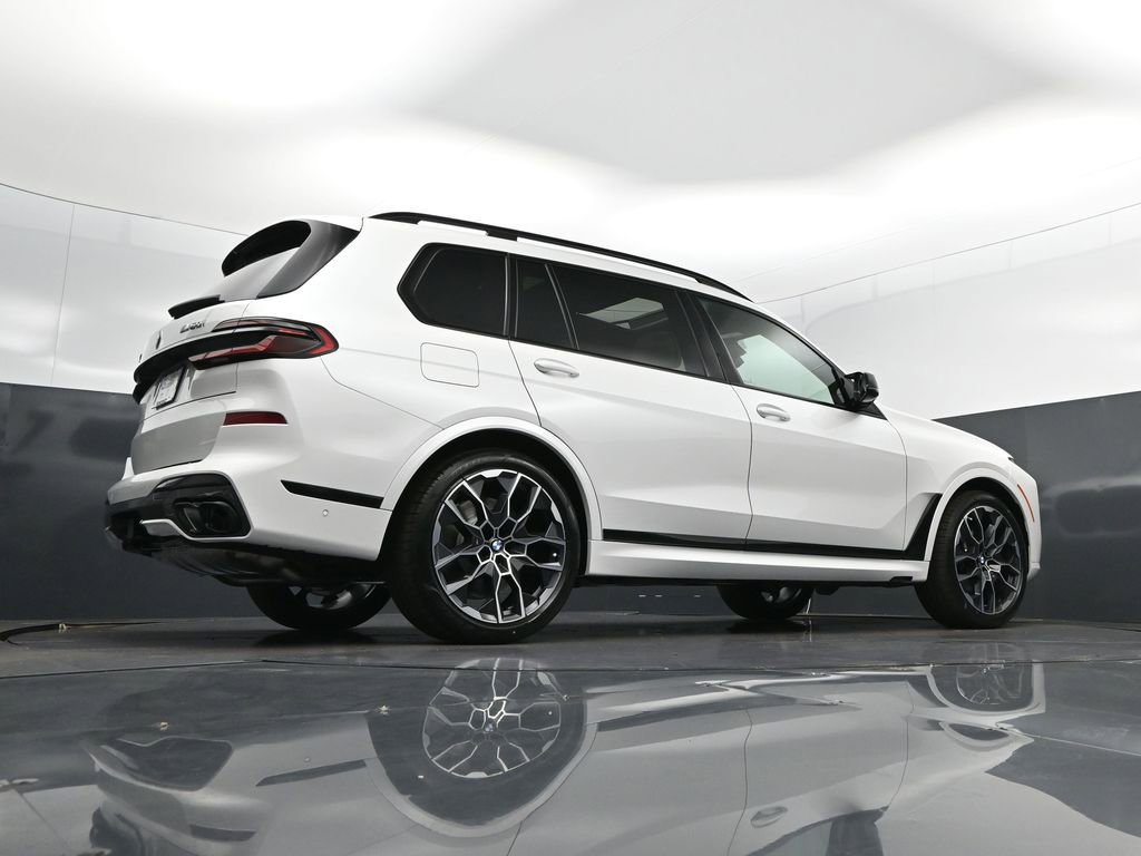 New 2026 BMW X7 M60i image 43