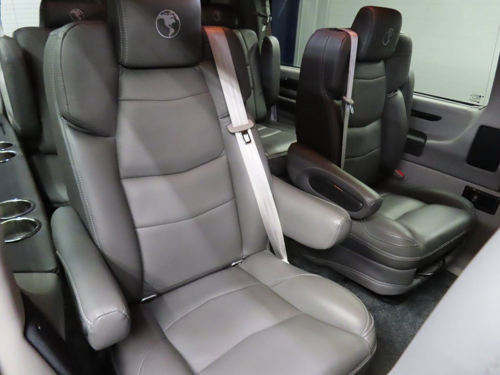 Used 2022 GMC Savana 2500 Extended w/ Enhanced Convenience Package image 11