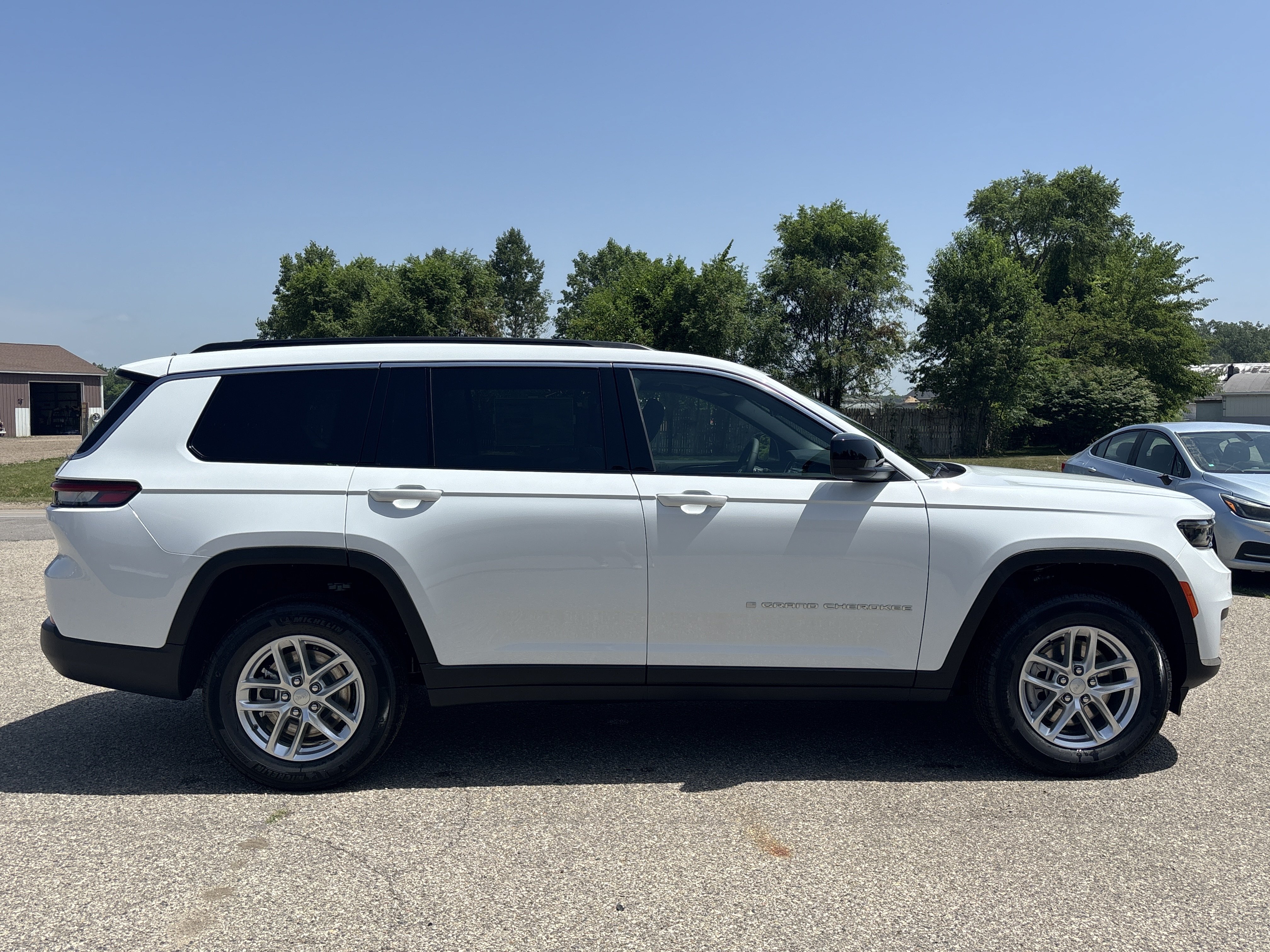 New 2026 Jeep Grand Cherokee L 4WD image 2