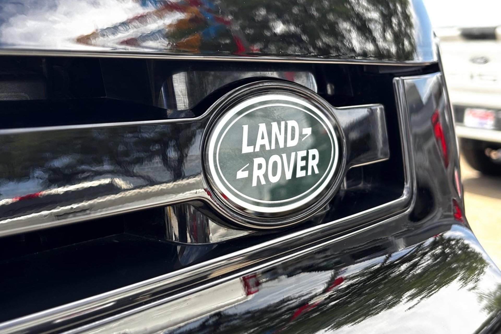 Used 2025 Land Rover Defender 110 X image 4
