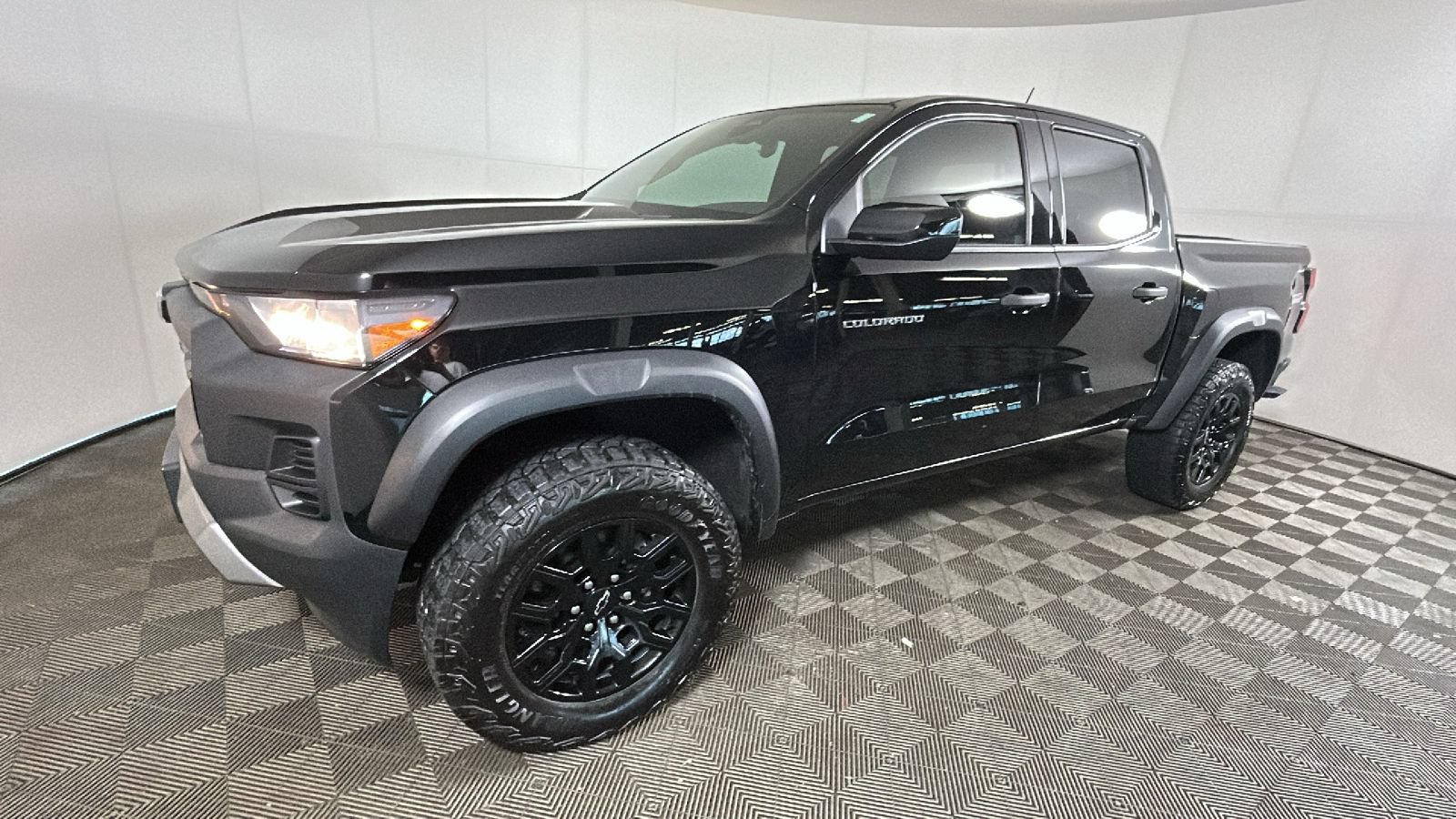 Used 2024 Chevrolet Colorado Trail Boss w/ Safety Package AWD/4WD image 7