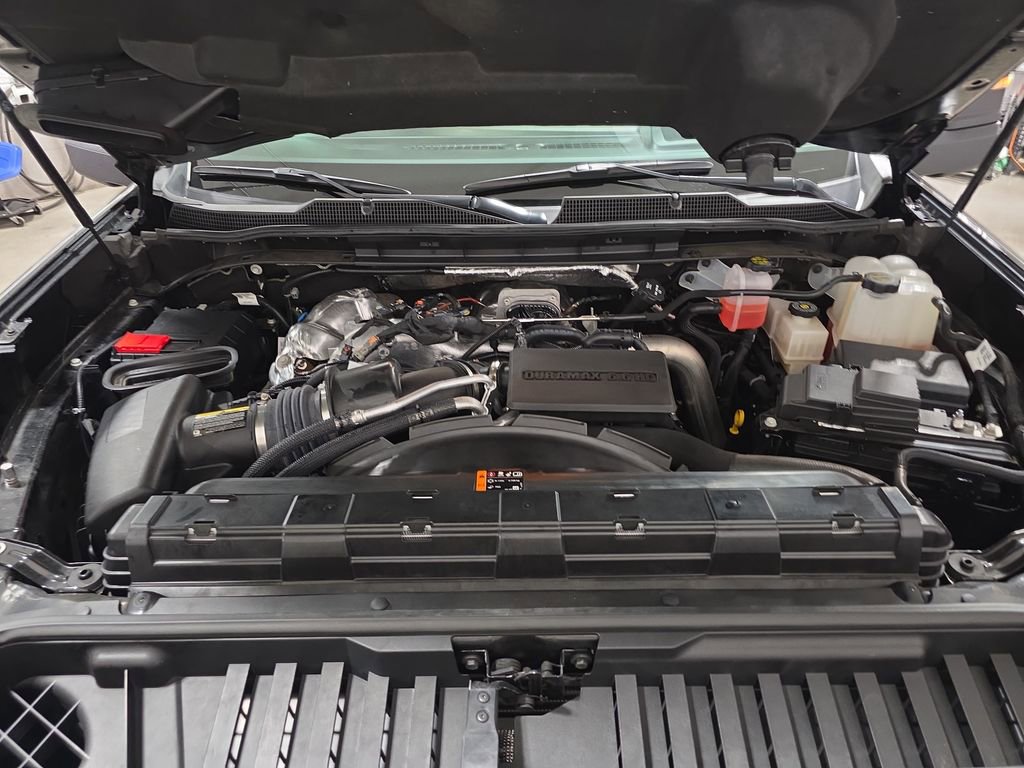 Used 2025 Chevrolet Silverado 2500 ZR2 w/ Technology Package image 32