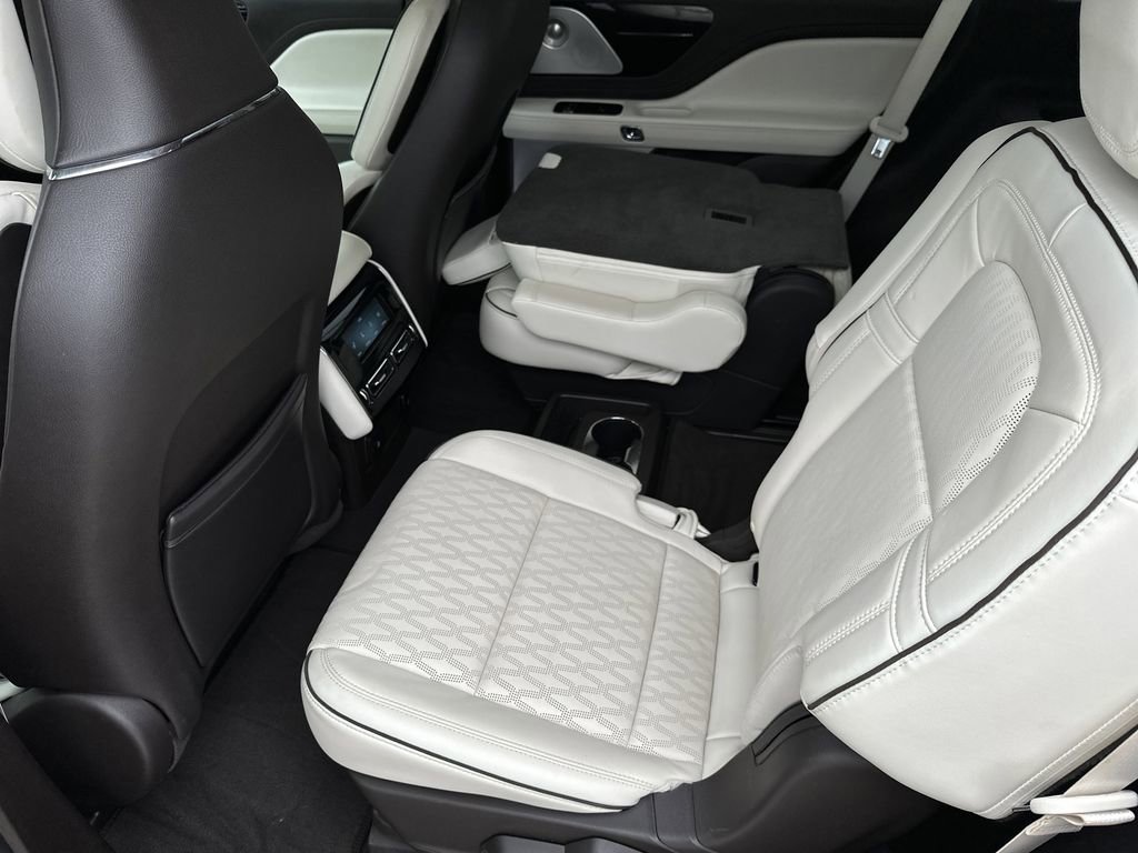 Used 2020 Lincoln Aviator Black Label Grand Touring w/ Class IV Trailer Tow Package image 27
