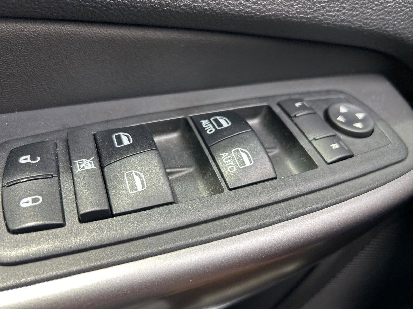 Certified 2019 Jeep Cherokee Limited w/ Technology Group FWD image 24