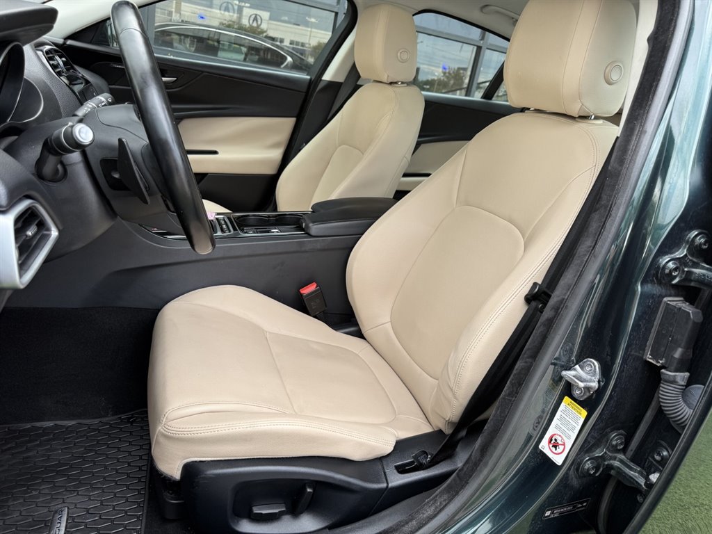 Used 2017 Jaguar XE Premium RWD image 14