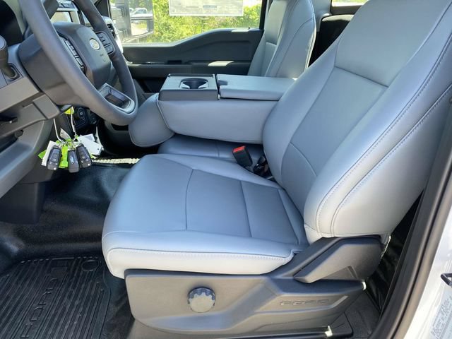 New 2025 Ford F550 4x4 Regular Cab Super Duty image 14
