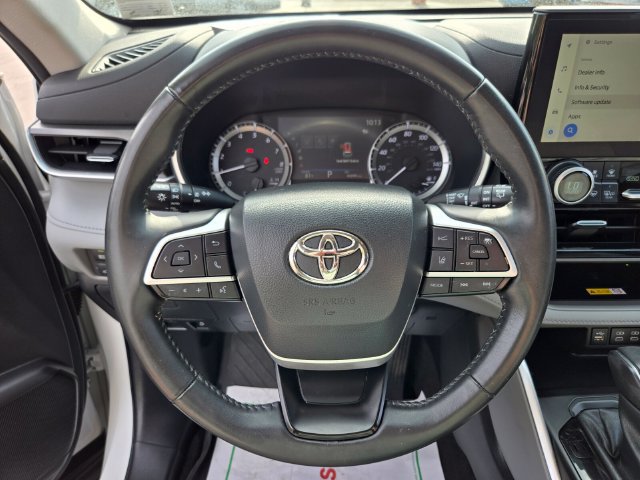 Used 2023 Toyota Highlander XLE FWD image 31