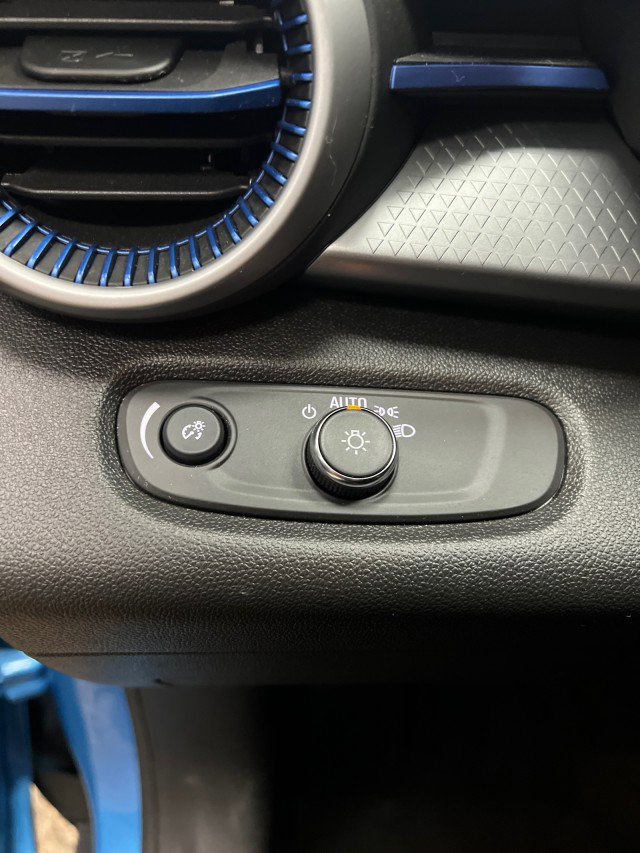 Used 2025 Chevrolet Trax LS w/ LS Convenience Package image 28