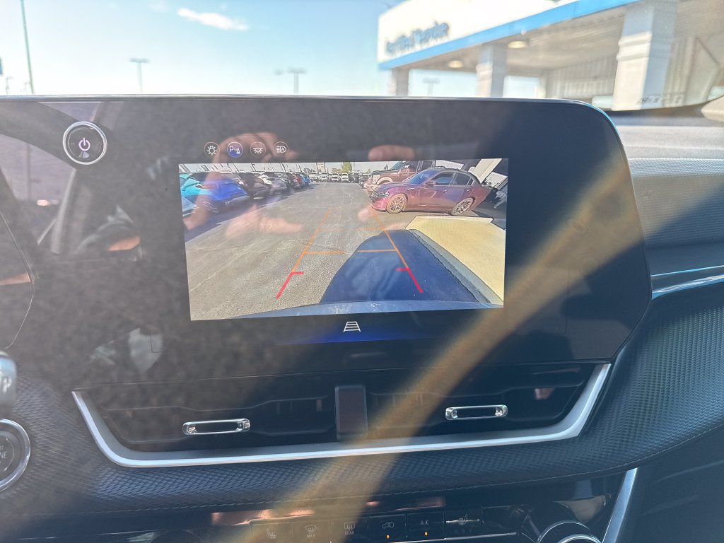 Used 2026 Chevrolet Equinox LT FWD image 22