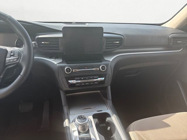 Used 2020 Ford Explorer XLT image 11