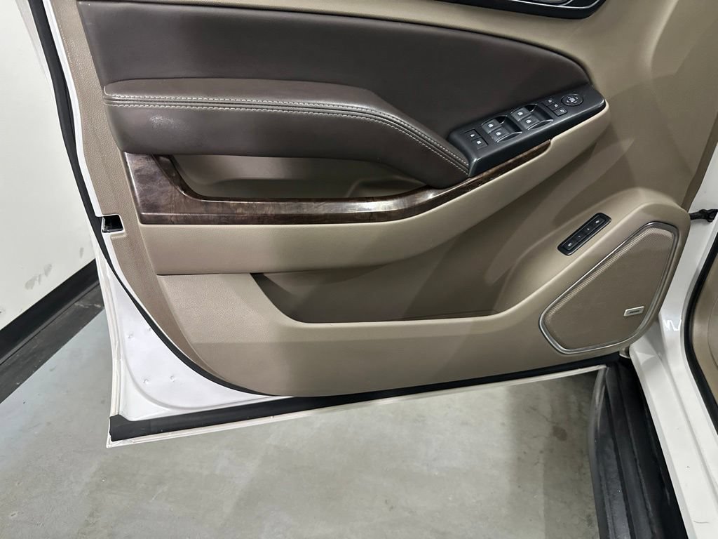 Used 2020 Chevrolet Suburban LT w/ Luxury Package RWD image 39