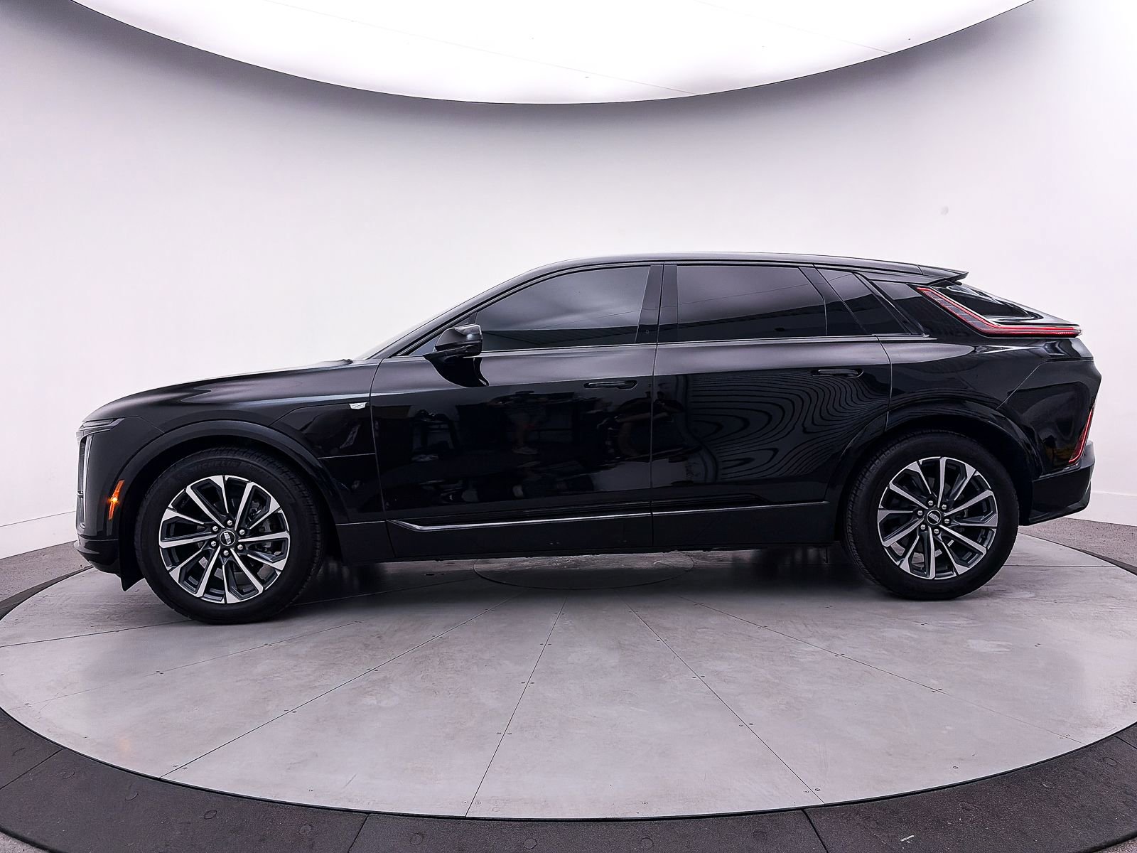 Used 2025 Cadillac Lyriq Sport image 41