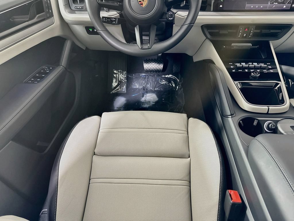 New 2026 Porsche Cayenne Coupe AWD/4WD image 24