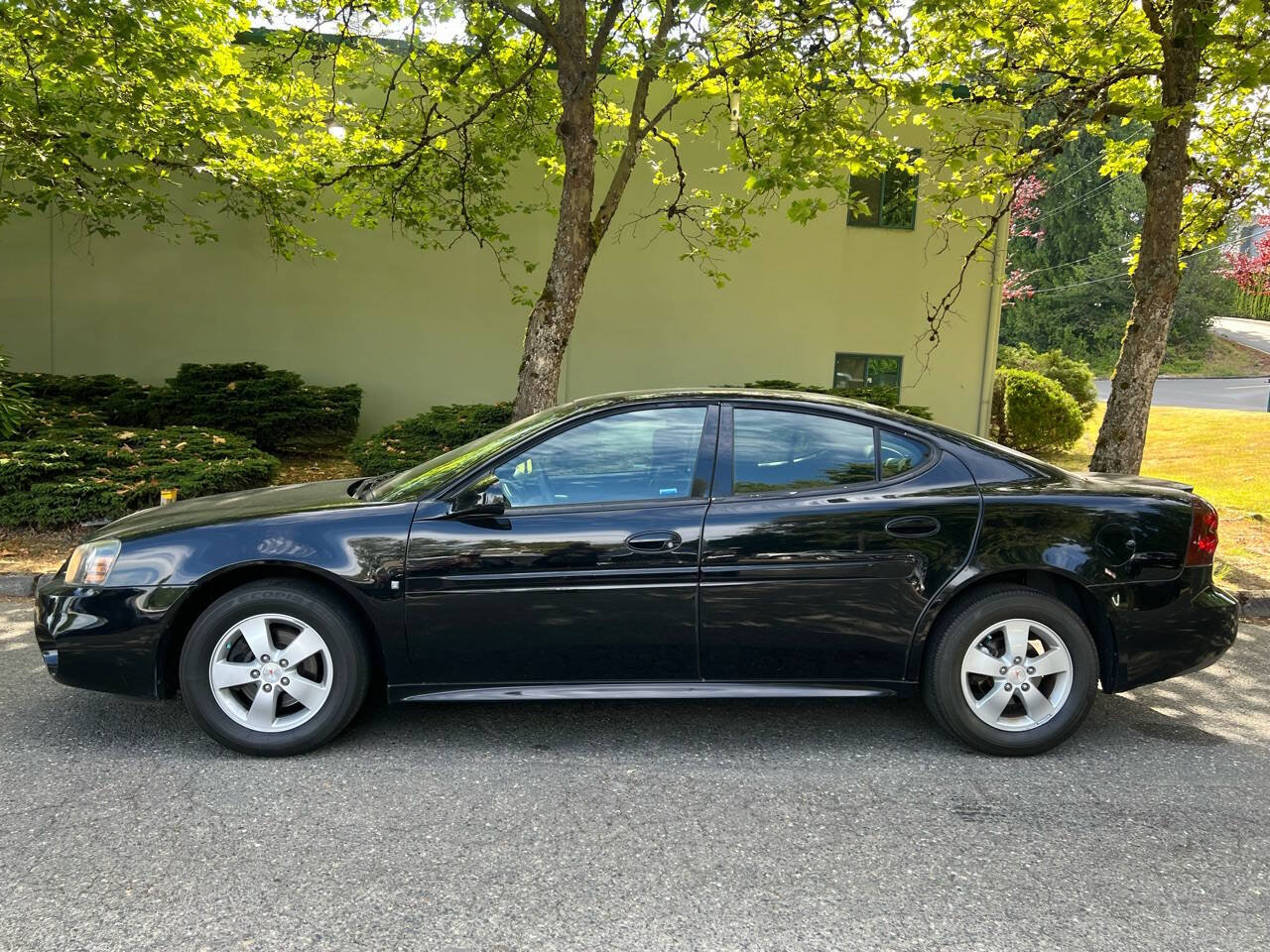 Used 2007 Pontiac Grand Prix FWD image 2