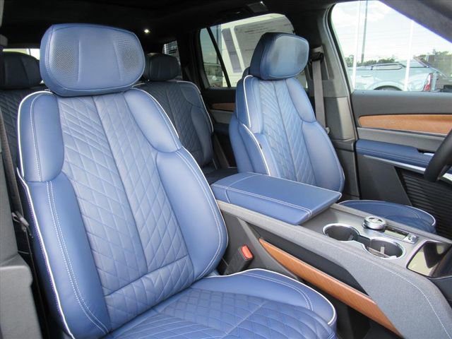 New 2026 Cadillac Vistiq Premium Luxury image 9
