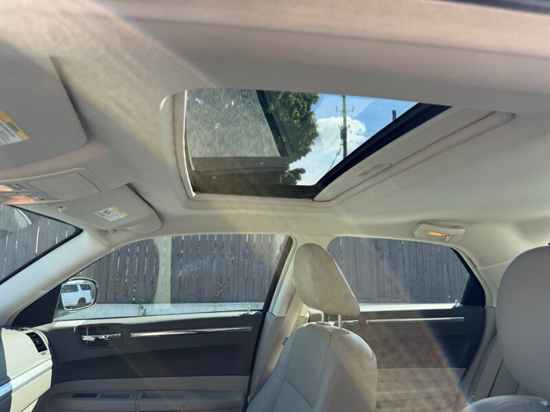 Used 2009 Chrysler 300 Touring RWD image 21
