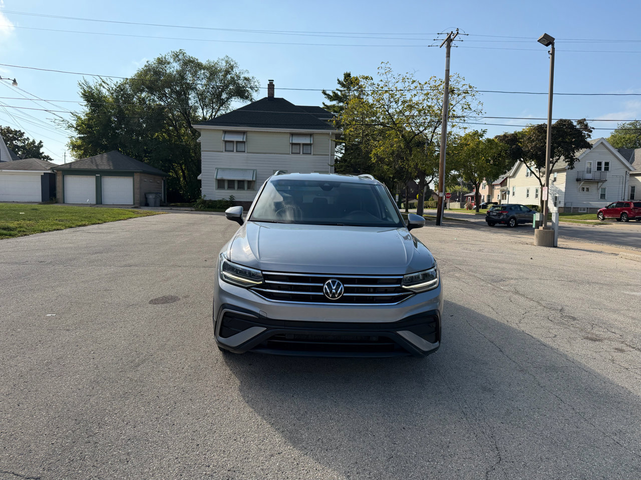 Used 2022 Volkswagen Tiguan SE image 2