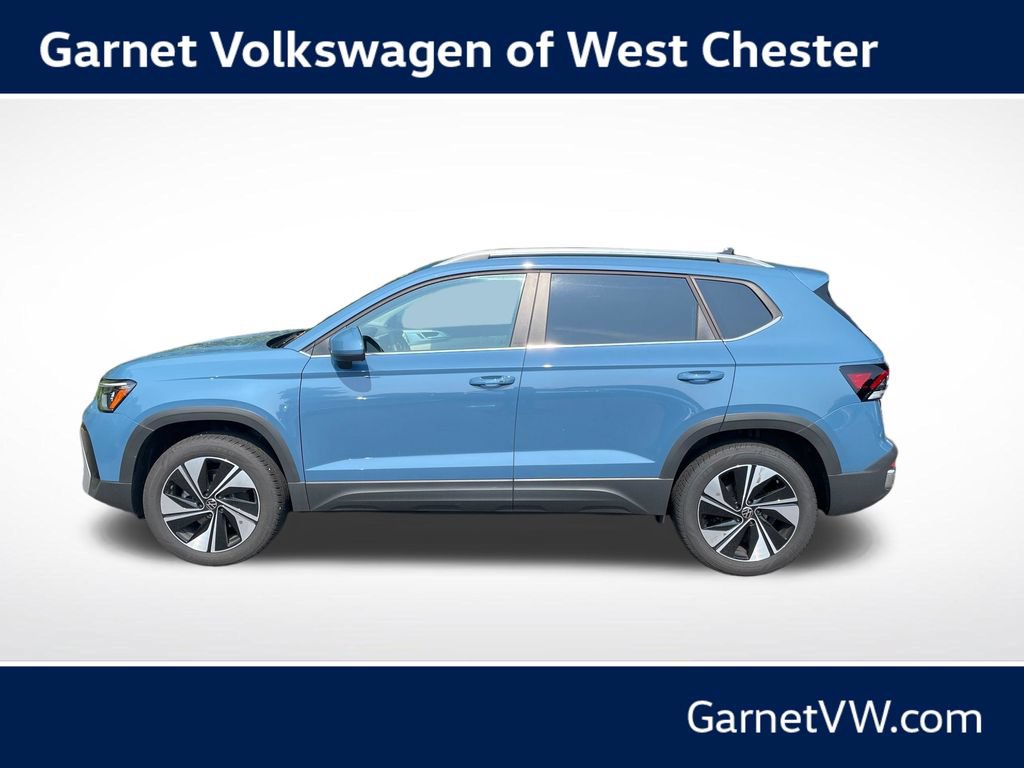 Certified 2025 Volkswagen Taos SE w/ Panoramic Sunroof Package AWD/4WD image 2