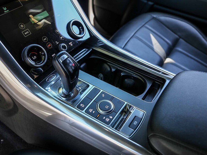 Used 2019 Land Rover Range Rover Sport SE AWD/4WD image 25