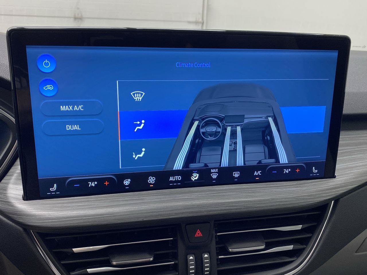 New 2024 Ford Escape SE w/ PHEV Premium Package FWD image 19