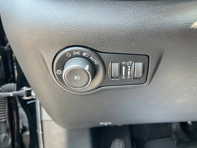 Used 2024 Jeep Compass Limited w/ Sun and Sound Group AWD/4WD image 10