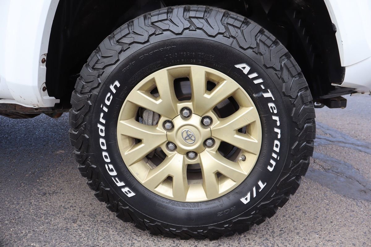 Used 2017 Toyota Tacoma SR5 w/ Tow Package image 44