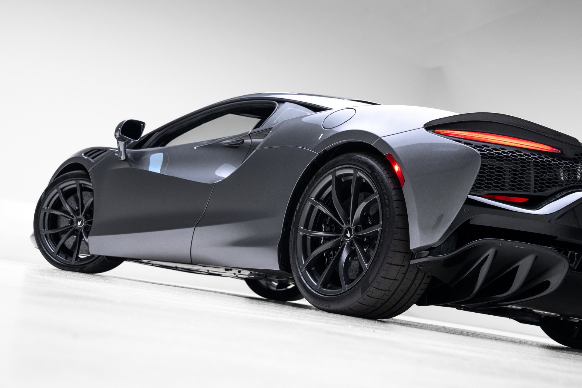 Used 2023 McLaren Artura image 47