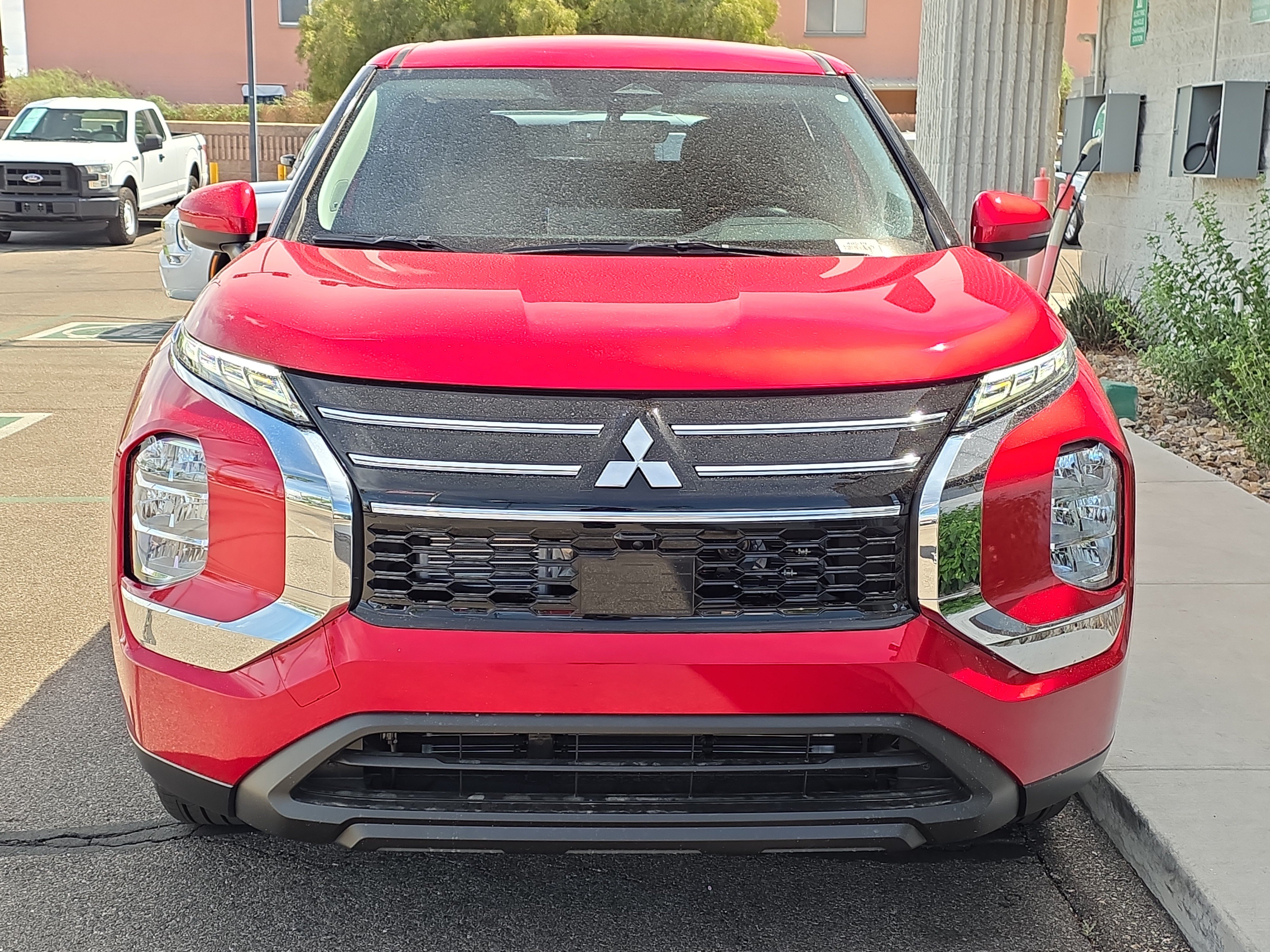 New 2026 Mitsubishi Outlander ES FWD image 2