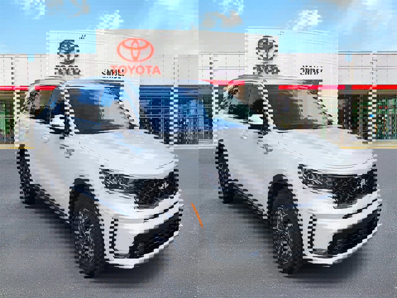 Used 2023 Kia Sorento EX image 2