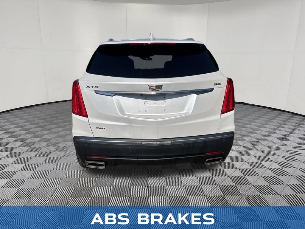 Used 2017 Cadillac XT5 Luxury AWD/4WD image 12