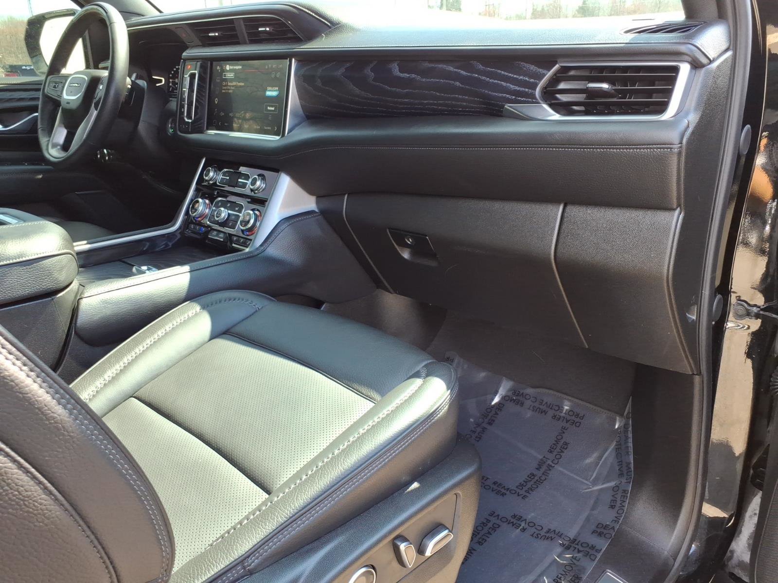 Used 2024 GMC Yukon XL Denali w/ Advanced Technology Package image 9