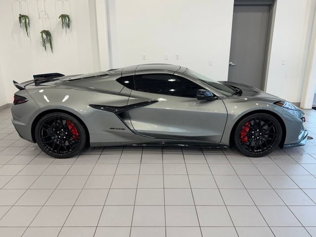 Used 2023 Chevrolet Corvette Z06 w/ Stealth Interior Trim Package RWD image 32