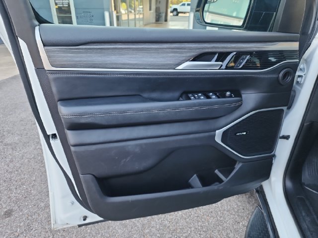 Used 2024 Jeep Wagoneer Series III AWD/4WD image 10