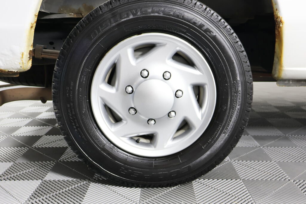 Used 2013 Ford E-150 and Econoline 150 image 8