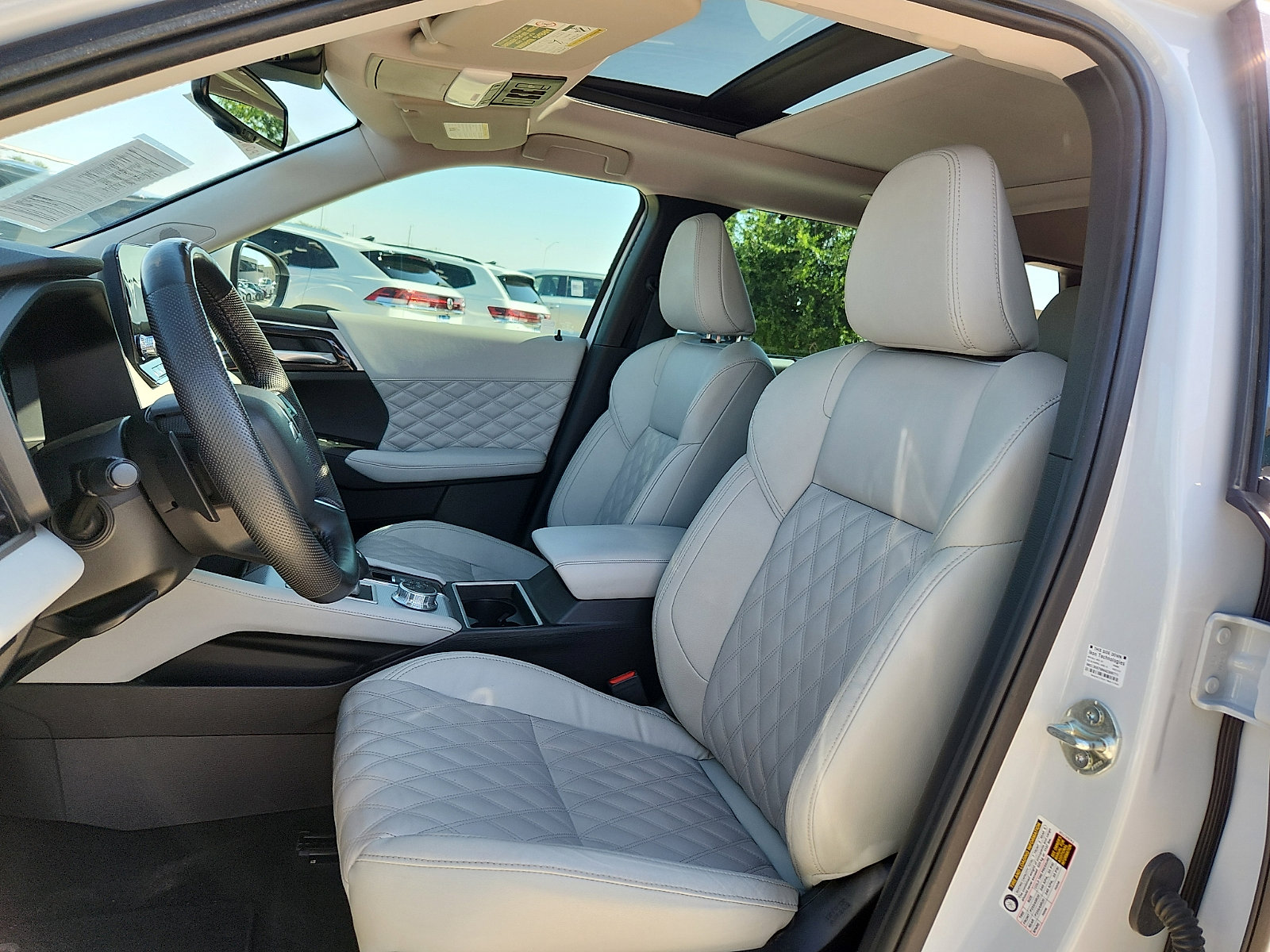 Used 2023 Mitsubishi Outlander SEL FWD image 13