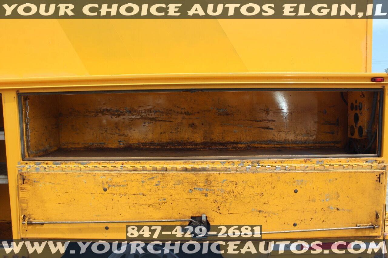 Used 2009 Ford F550 2WD Regular Cab Super Duty image 12