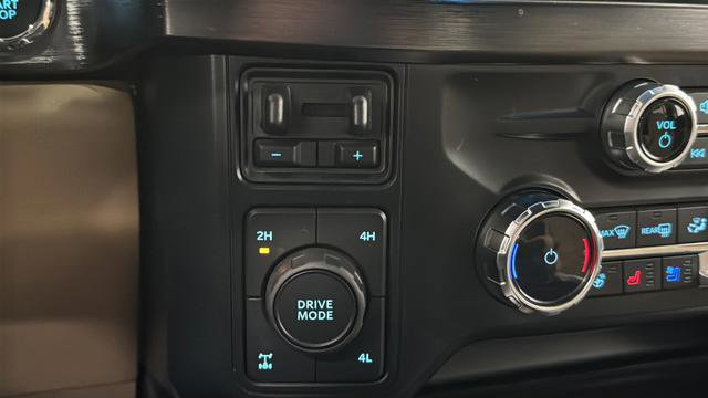 Used 2023 Ford F250 Lariat w/ Lariat Ultimate Package AWD/4WD image 33