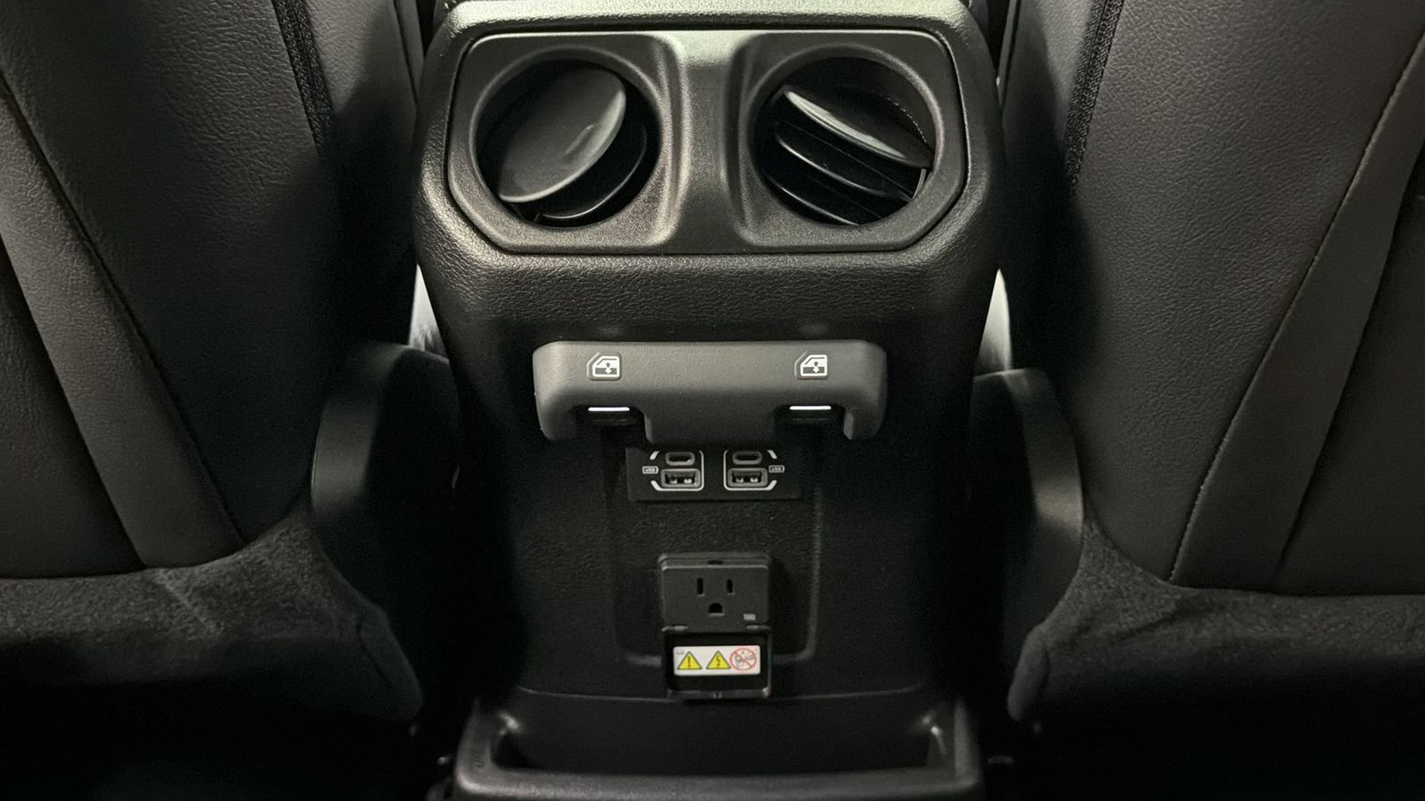 Used 2025 Jeep Wrangler Unlimited Sahara AWD/4WD image 34
